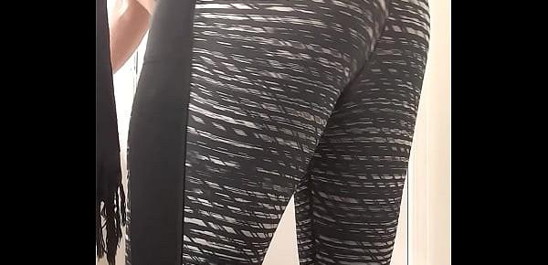  Crossdresser in sexy sports leggings